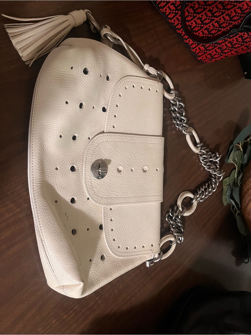 Marc Jacobs Cream Leather Shoulder Bag with Silver Chain